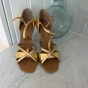 Capezio Ballroom Suede Sole Heels 💛